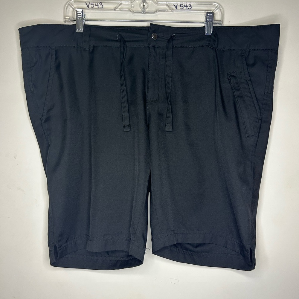 Womens Magellan Ourdoors XXL black polyester shorts.